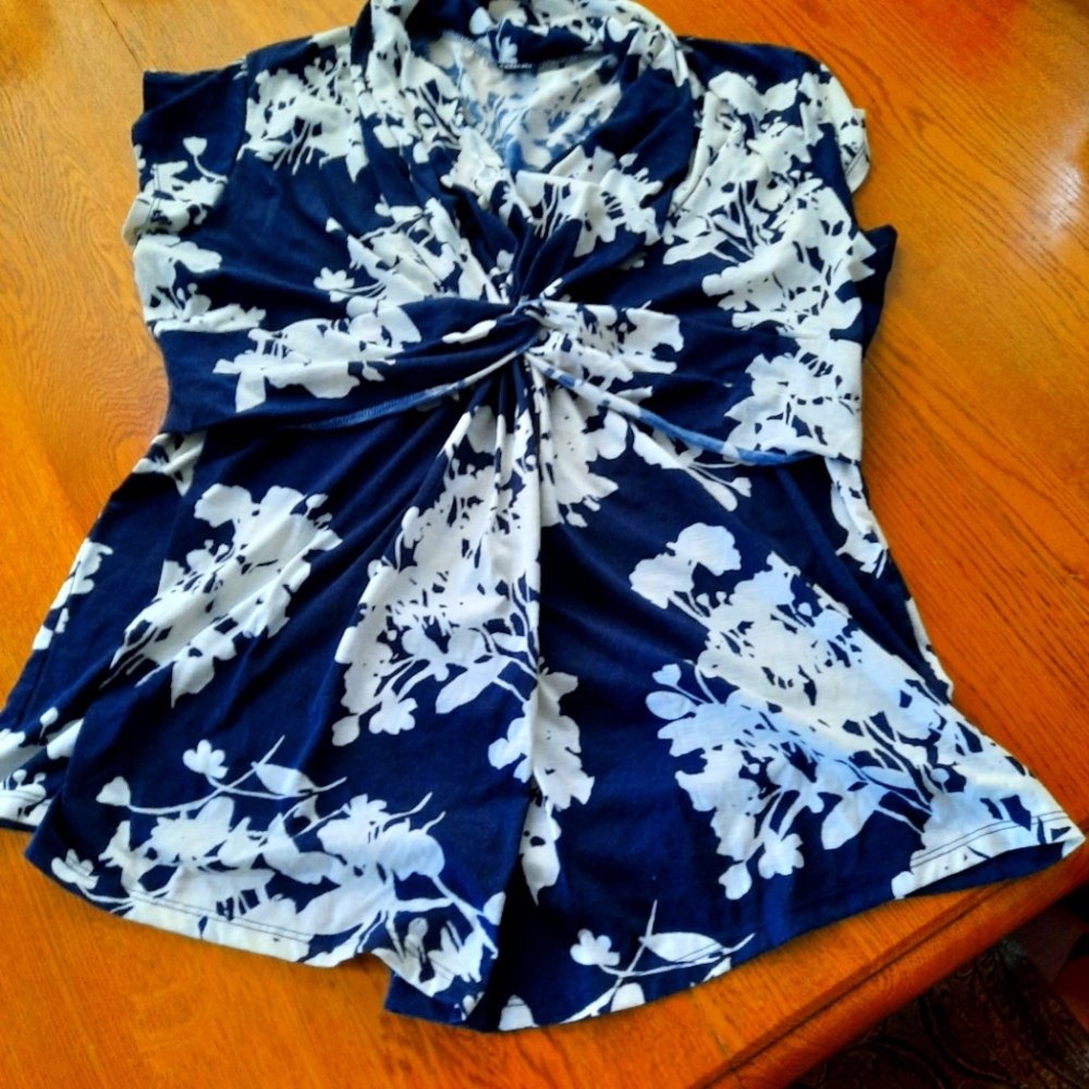Rafaella XL Navy & White Sleeveless Twist Front Summer Top